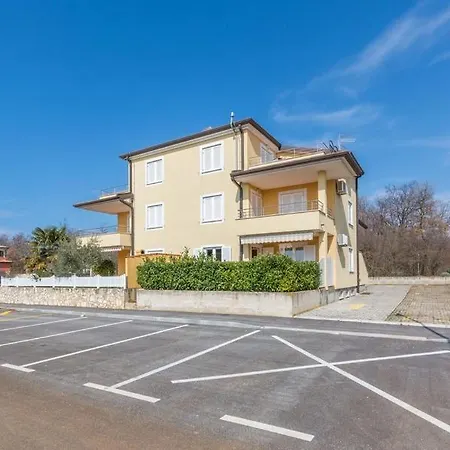 Apartment Mirjana In Karigador