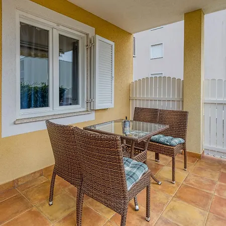 Apartment Mirjana In *