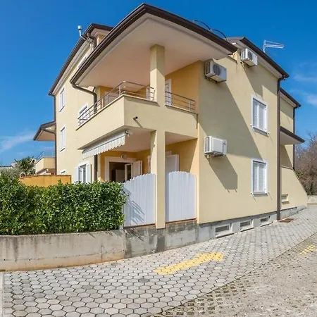 Mirjana In Karigador