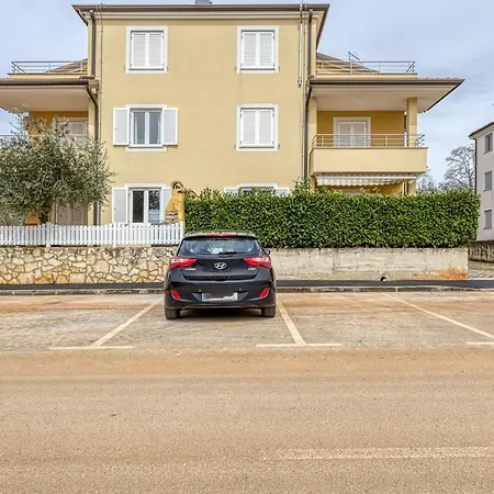 Mirjana In Apartament Karigador